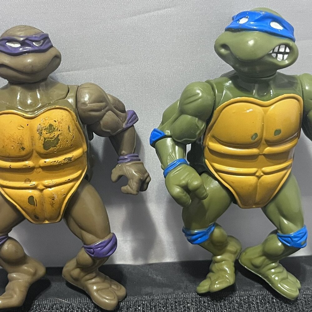 2 Playmates Vintage TMNT Action Figures Leonardo & Donatello